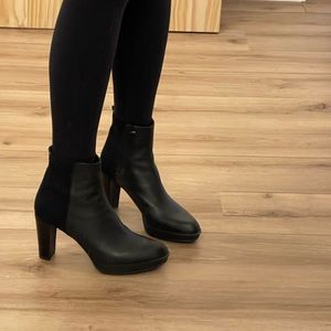 Stuart Weitzman Leather Heeled Boots
